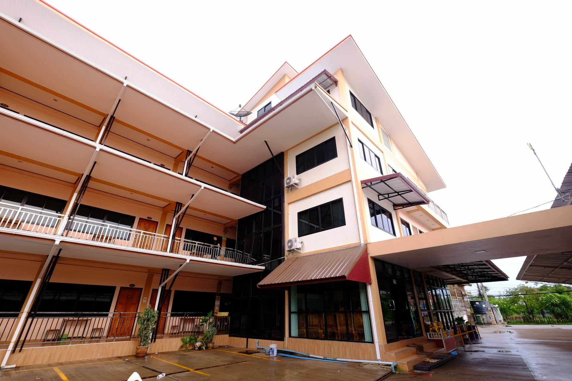 Kanjana Mansion Sakon Nakhon Buitenkant foto